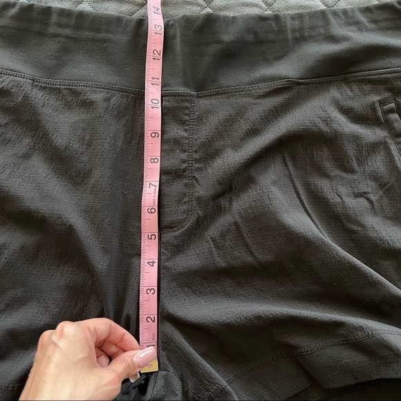Athleta Shorts Women 24 Trekkie North Black Hiking Or Around Town Stretch L - Picture 6 of 13